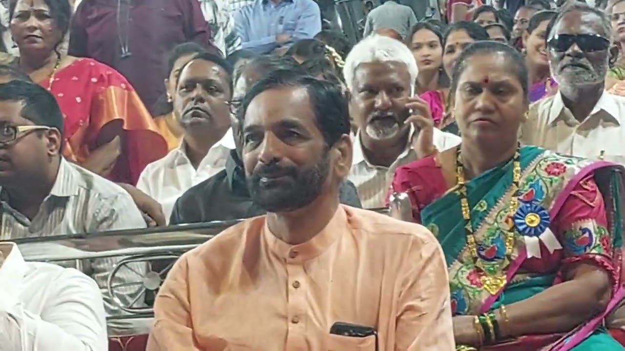 प्रसिद्ध गायक व कव्वालिकार श्री. खरे यांनी माझ्यावर जे गीत रचले व गायले त्याबद्दल धन्यवाद...