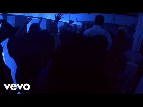 Lorde - Broken Glass (Visualiser)