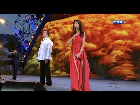 Зара и Дмитрий Певцов - "Dle Yaman"/"Ах ты, степь широкая"(@День России в Крыму, 12.06.15)