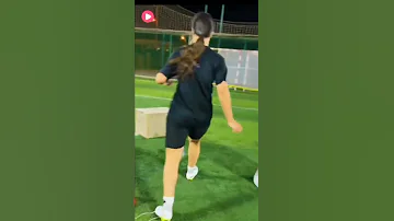 مهارات البنات في لعب الكوره 