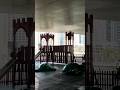 Детская площадка под мостом в Дубай Марина.