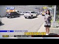 松山高中旁驚險事故！ 吊車切車道 「吊臂」毀前車@newsebc