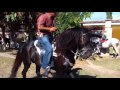 Samuel Mendoza, montando caballo de nombre Taliban.