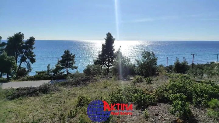 Plot for sale with building permit in front of the sea.