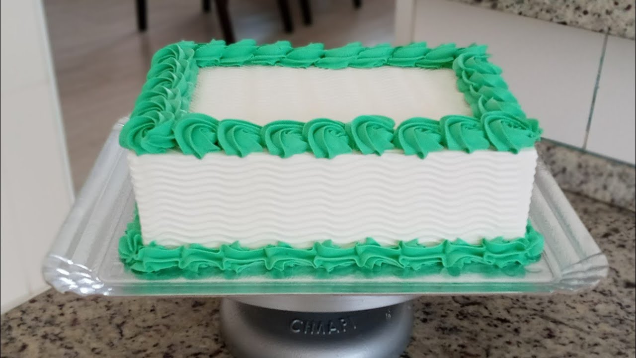 Foto de Bolo Quadrado Com Flor Buttercream e mais fotos de stock