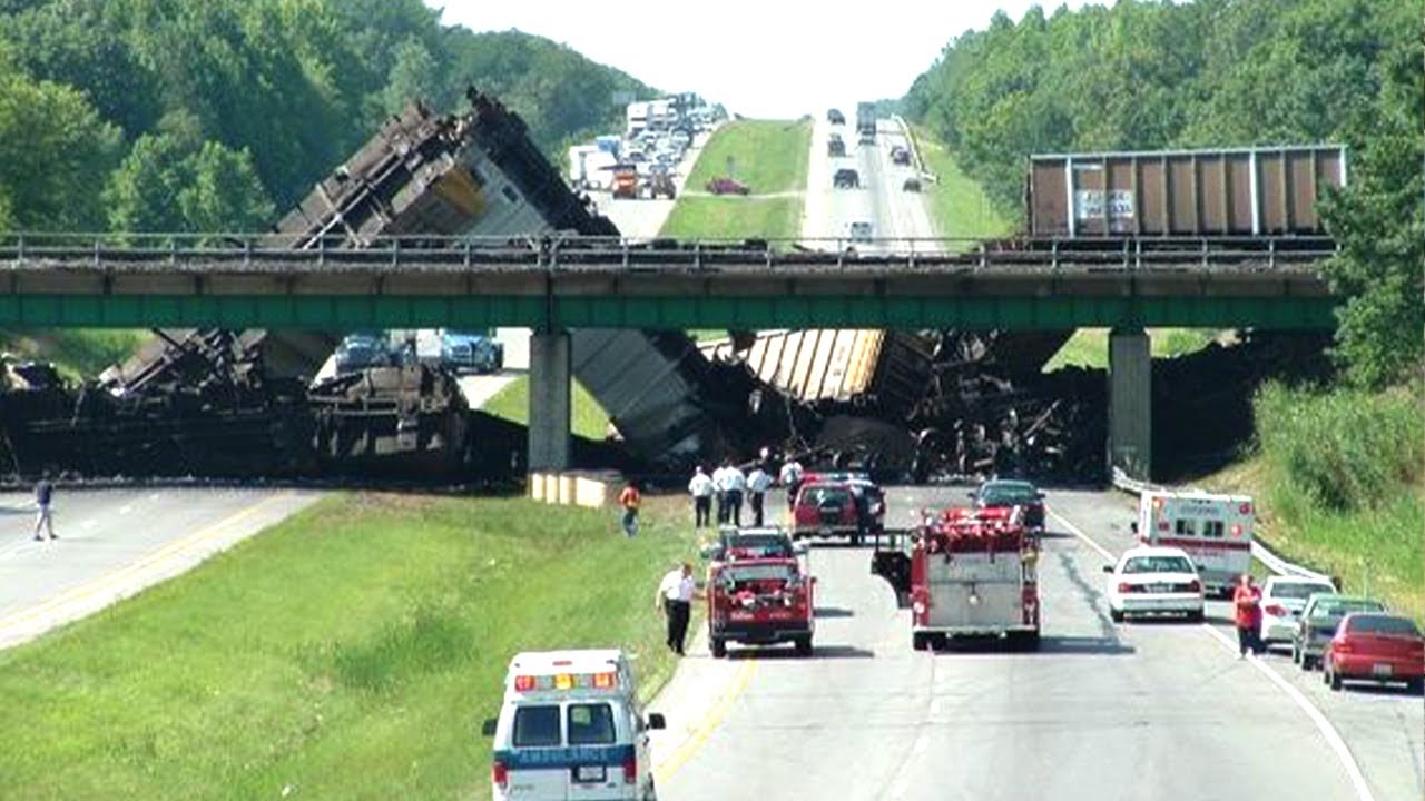 Crazy IDIOTS IN TRUCKS & CARS FAILS CAUGHT ON CAMERA 2023