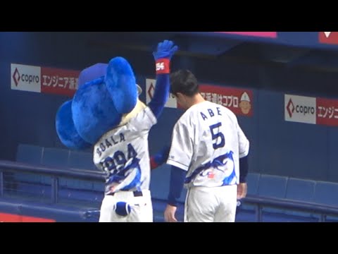 ドアラに頭をナデナデされようともはや自分から頭を傾けている阿部ちゃん (2022/07/10)