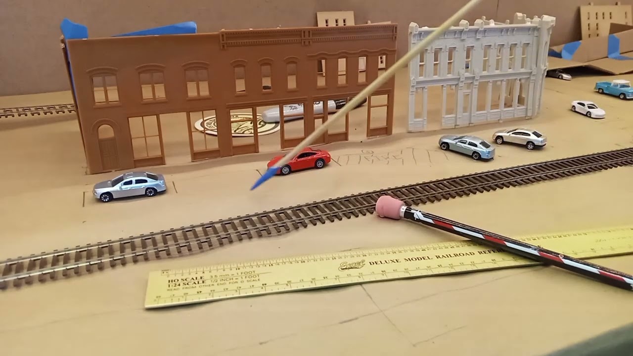 HO Scale Model Railroad: Parallel Parking, Industrial Area & Urban Layout Plans