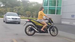 Girl xinh chạy Suzuki Raider gây bão mạng  Suzuki Raider  Satria Fi   Sonic Winner X