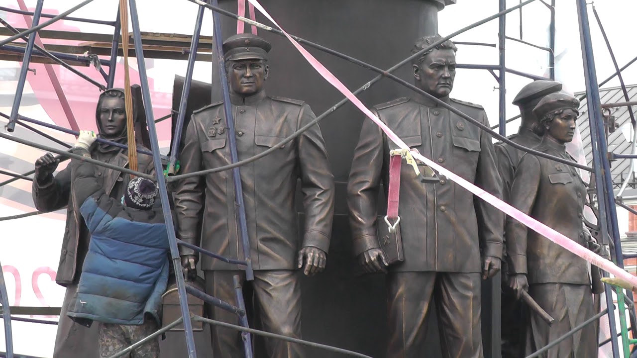 Памятник железнодорожникам на комсомольской площади в москве Памятник железнодорожникам на комсомольской площади в москве