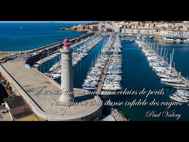 « Son œil mobile mêle aux éclairs de périls l’eau riante et la danse infidèle des vagues. »