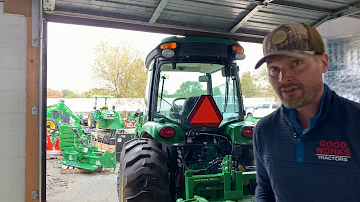 Jak vysoký je přívěs John Deere 4066r s kabinou?