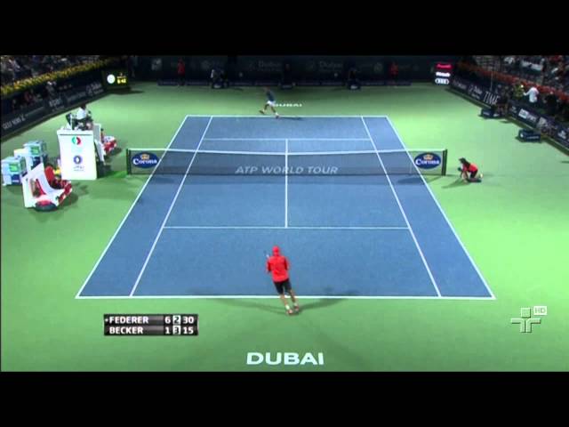 Tenista Roger Federer se detaca em partida de tênis em Dubai 