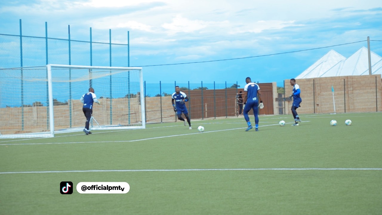 BALAA LA MAKIPA WA SIMBA WAKIFANYA MAZOEZI YA MWISHO YA KUIKABILI SINGIDA BLACKS STARS