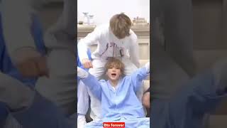 Jimin leaning on Taehyung's lap💜🐯🐥 #taehyung #jimin #bts #vmin Jimin leaning on Taehyung's lap💜🐯🐥 #taehyung #jimin #bts #vmin