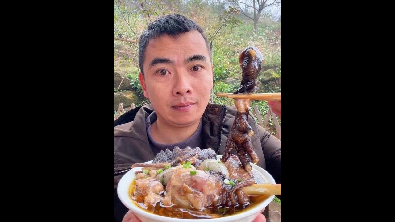 兄弟姐妹们 吃饭了哦 今天吃鸡肉 简简单单又是一餐#抖音美食推荐官 #抖音美食 #普通的饭菜都是家的味道 @DOU+小助手