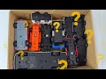 【おもちゃの車】はたらくくるまを坂道を作って走らせよう！Make a slope and race your toy car down it.