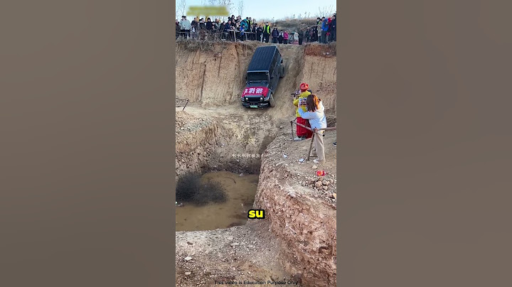 Car Stuck In Dirty Water 😮