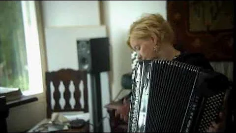 Maria Kalaniemi charms with her accordion