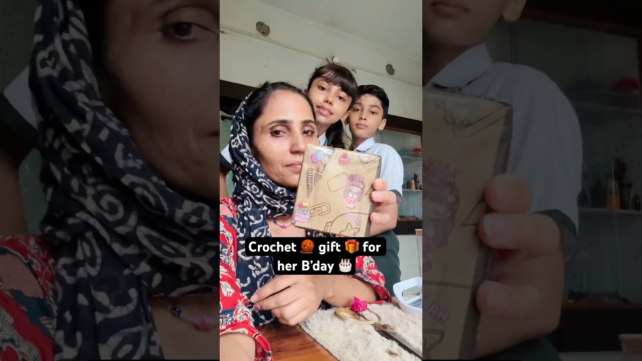 Divya Made crochet gift for her frnd / Ghamu Saran / How to make a teddy bear with crochet? 