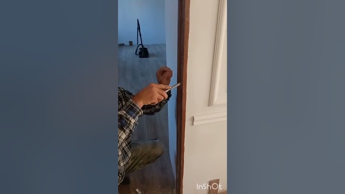 Ағаштағы шабындықтағы секс Саябақта юбка астында