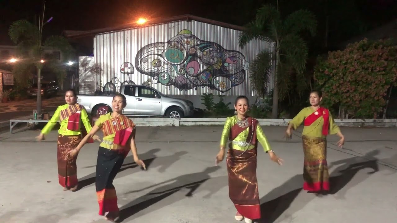 #อิสานเมืองหม่วน#ข้าวทิพย์ ธิดาดิน#รำโดยนางรำเมืองเรืองแสงฯ#ถนนคนเดินช่องเม็กเมืองเรืองแสง…