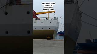 Dua Kapal Pelni Sandar Di Pelabuhan Tanjung Priok