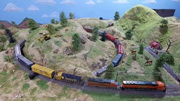 Tehachapi loop and Caliente on 2 hollow core doors in N scale