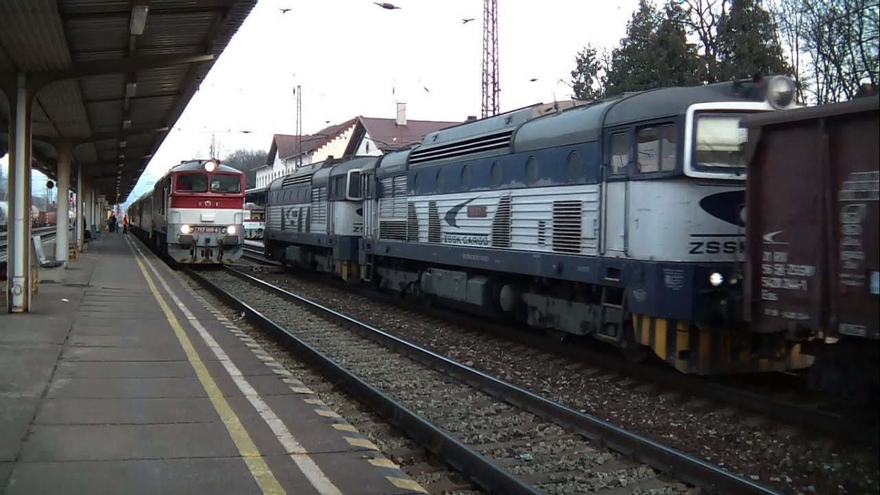 ZSSK CARGO vs. ZSSK - Stretnutie dvoch vlakov v železničnej stanici Vrútky