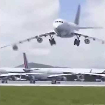 Dancing Plane | Airplane Dancing | Avion Qui Danse