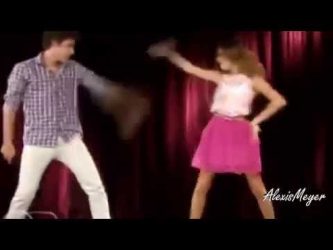 Violetta 2 : Violetta y León bailan  "Juntos somos más"