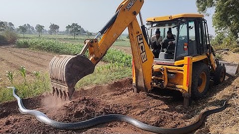 JCB 3dx xpert Loading Mud in Mahindra 475 Di tractor JCB video #jcb #farming