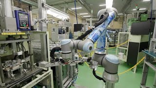 【ユニバーサルロボット】愛同工業（愛知県、自動車部品製造）の協働ロボット導入事例：マシンへのワークの投入/取り出し、ワークのブロー