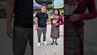 No es tímida
