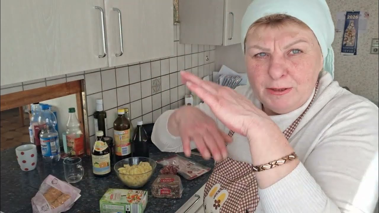 Утром на хозяйстве.  Я его слепила из того что  было. (Ужин) Курица застряла .