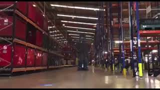 otomatik forkliftler ve karanlık fabrikalar