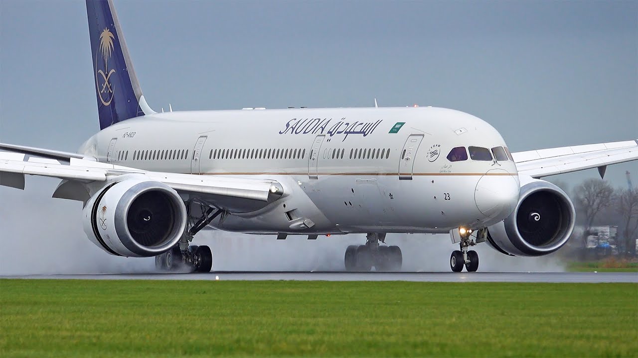 PLANESPOTTING in BAD WEATHER at Amsterdam Airport EHAMAMS