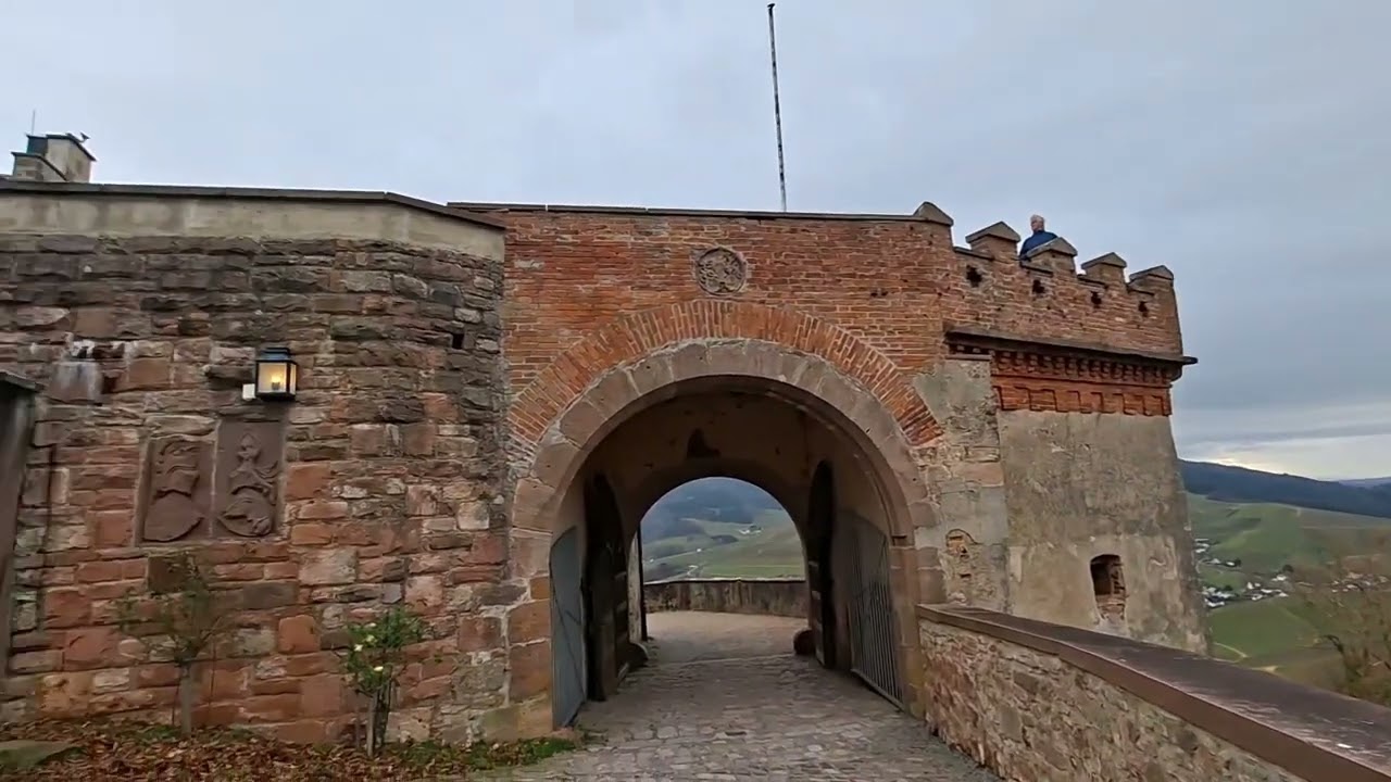 Замок Штауфенберг: виды, захватывающие дух.