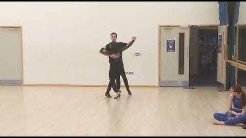 Beginner Quickstep with Spin Turn
