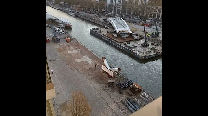 Timelapse moving bridge Suzan Daniel
