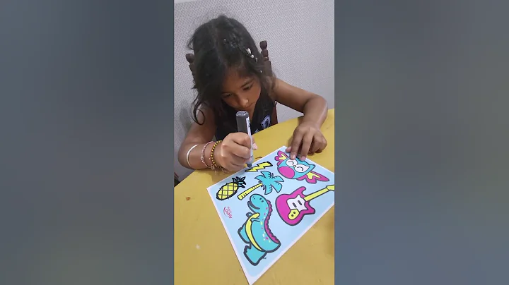 Juana haciendo Stickers