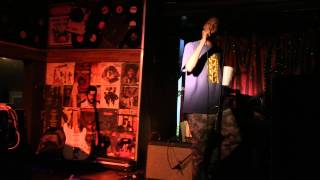 Download Lagu Deeeznvtzzz - Chicken make me Click (live at Syndicate Lounge)