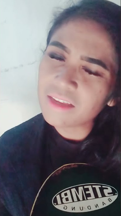 exspresi wajah ketika lagi asyik nyanyi Tiba2 yg nagih hutang datang...