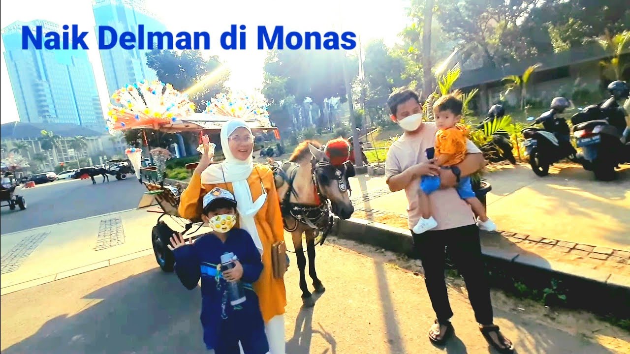 Naik Delman di Monas Jakarta