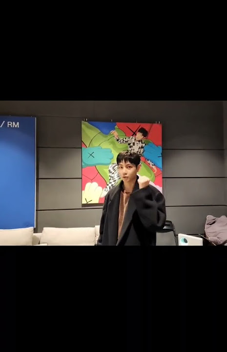 JK become Superman🦸‍♂️ in live #bts #v #jungkook