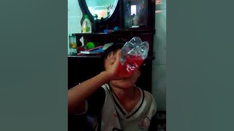 Thử thách uống hết chai nước