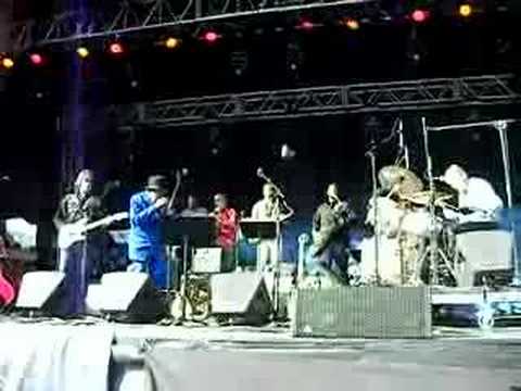 Levon Helm w/Little Sammy Davis Everythings Gonna ...