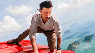 Tom Holland tombe d'une voiture qui tombe d'un avion | Uncharted | Extrait VF