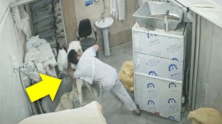 Mixer Machine Accident Caught on Camera!