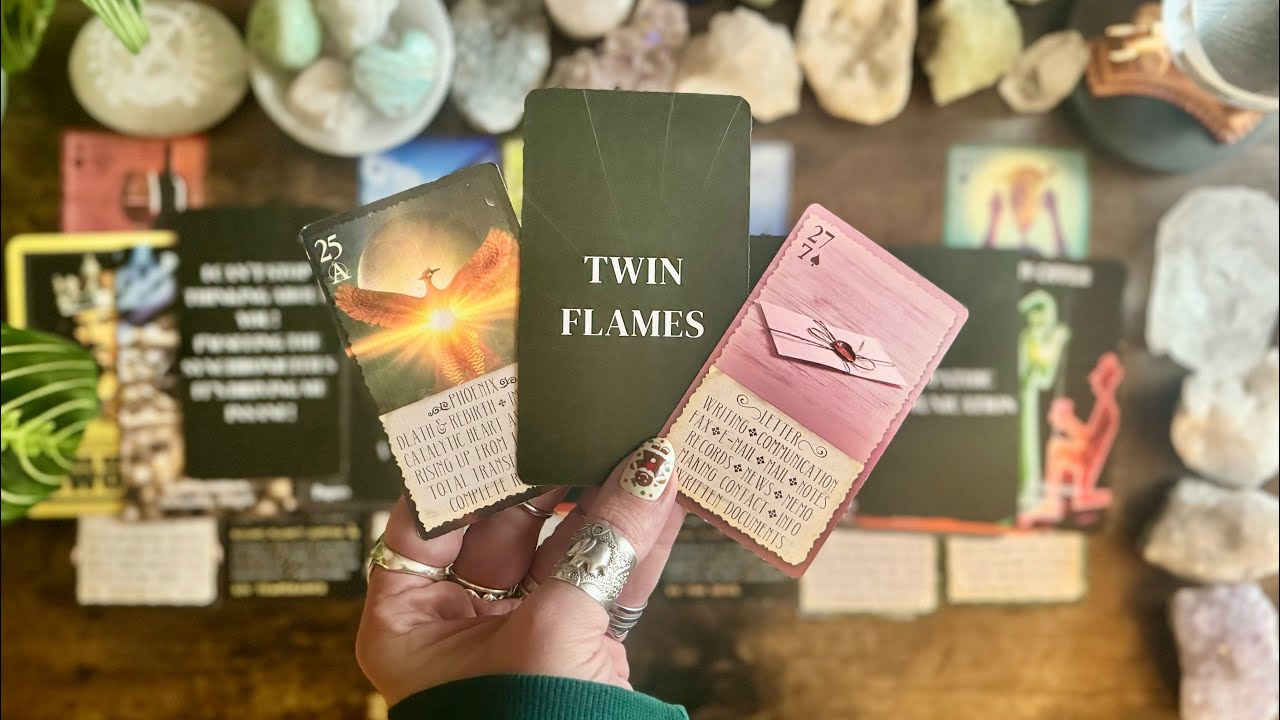 Communication! A light at the end of the tunnel! 💡☎️🤳Timeless LOVE Reading 🤳☎️💡